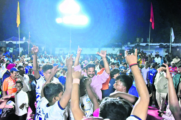 నేడే తుది పోరు1