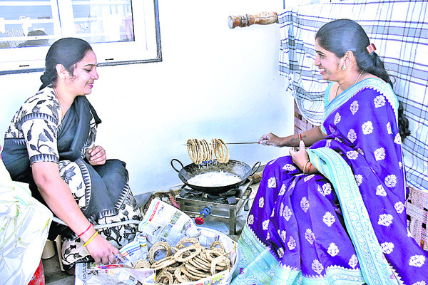 సకినాలు కరకర..1