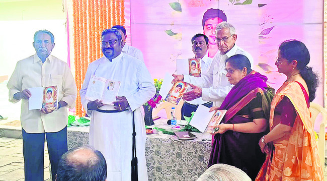 వైఎస్‌ అభిషేక్‌ రెడ్డికి నివాళి 1