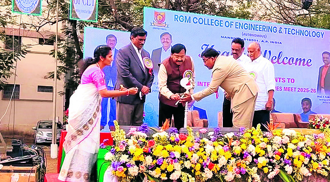 అట్టహాసంగా జేఎన్‌టీయూఏ క్రీడాపోటీలు 1