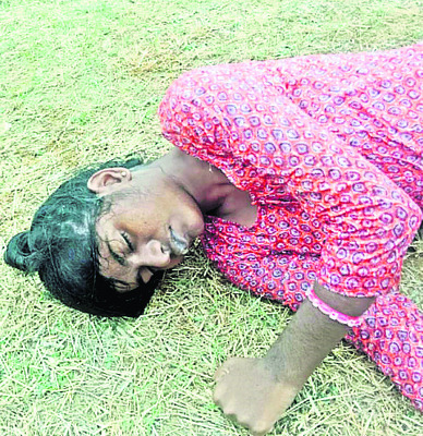 విద్యుత్‌ స్తంభాన్ని  ఢీకొన్న ఆర్టీసీ బస్సు 1