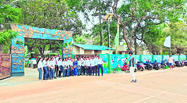 పేలవంగా ప్రారంభోత్సవం2