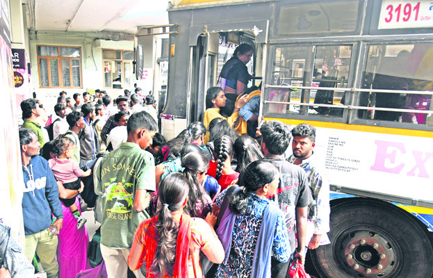 దారులనీ్న.. ఊరివైపే.. 1