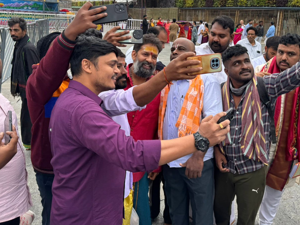 Tollywood Celebrities Visits Tirumala Tirupati Temple Photos18