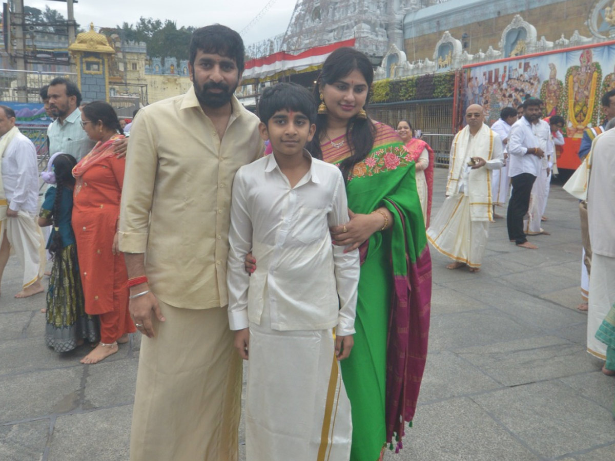 Tollywood Celebrities Visits Tirumala Tirupati Temple Photos7