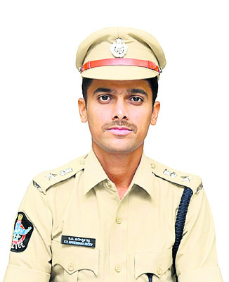 ● సంక్రాంతి వేళ అసాంఘిక శక్తులపై  పోలీసుల గురి ● పేకాట,3