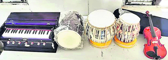 తబలా వాయించలె.. సరిగమ పాడలె2