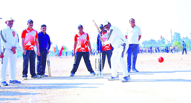 ఉపాధ్యాయుల సమస్యల పరిష్కారానికి కృషి1