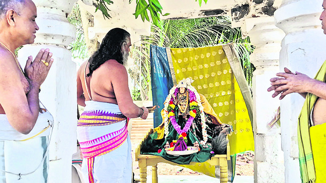 పుణ్యకోటి వాహనంపై తిరువీధి 1