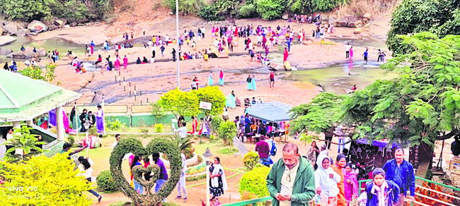 పర్యాటక రంగానికి ట్రాఫిక్‌ బ్రేక్‌ 1