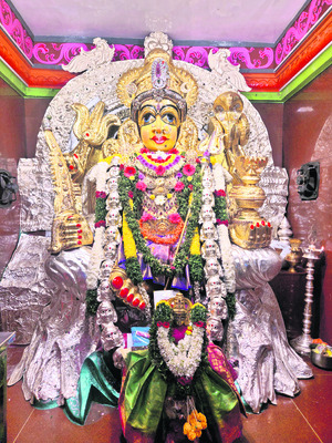 మావుళ్లమ్మ ఆలయానికి ఉత్సవ శోభ 2