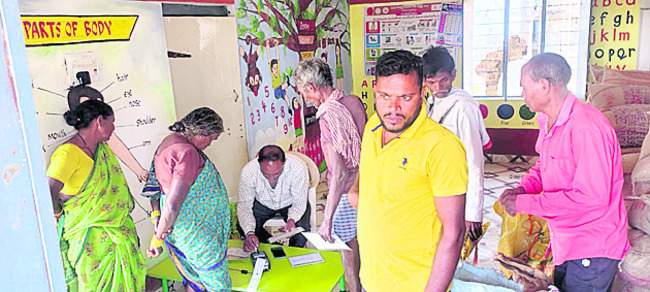 ‘ఆదివాసీల పండుగలు’ పుస్తకావిష్కరణ1