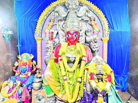 పెద్దింట్లమ్మకు విశేష పూజలు 2