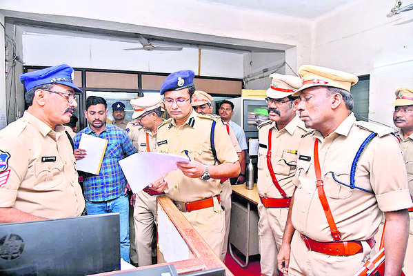 దరఖాస్తుల ఆహ్వానం
1