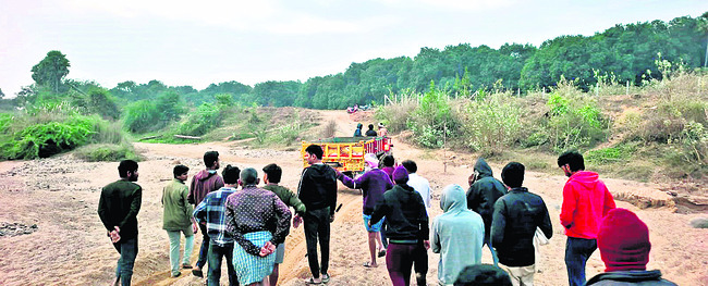 వరి గడ్డివాము దగ్ధం
1