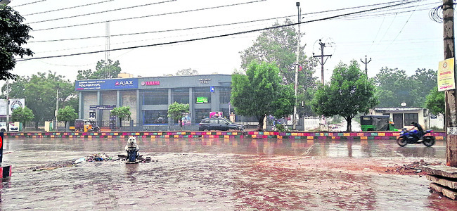 షిప్‌యార్డు నిర్మాణ  పనుల పరిశీలన 
2