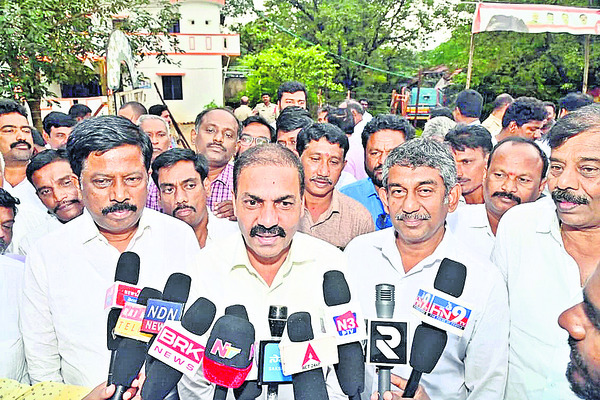 ప్రజా వ్యతిరేక నిర్ణయాలపై ఉద్యమిస్తాం 1