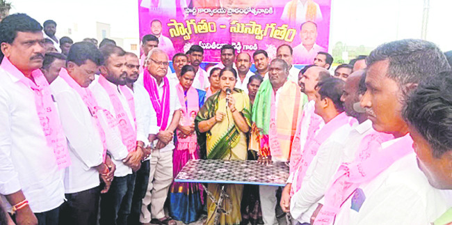 పెండింగ్‌ బిల్లులు చెల్లించాలి
1