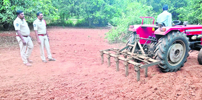 కోడిపందేల బరి ధ్వంసం 2