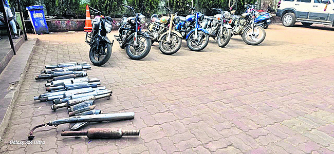 పేదలకు ఆహార పొట్లాల పంపిణీ 1