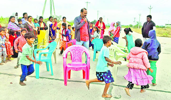 పండుగ వేళ.. క్రీడల హేల2