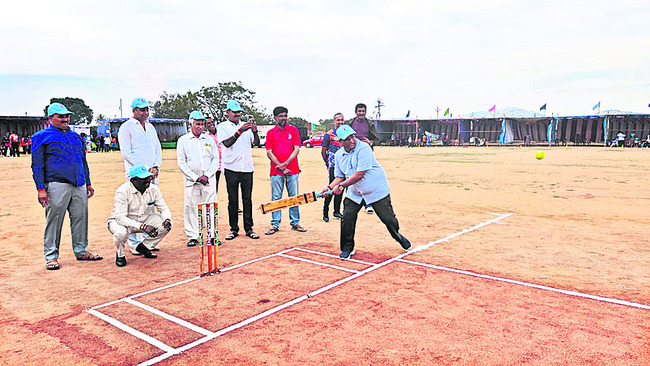 పండుగ వేళ.. క్రీడల హేల1