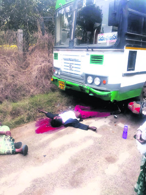 బస్సు ఢీకొని యువకుడి దుర్మరణం1