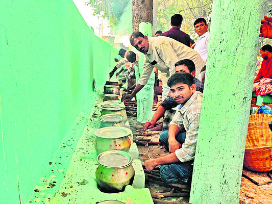 శ్రీవారి దర్శనానికి 8 గంటలు 
1