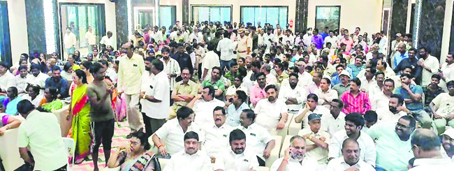 గుండెను పిండేసి.. గాలికి వదిలేసి1