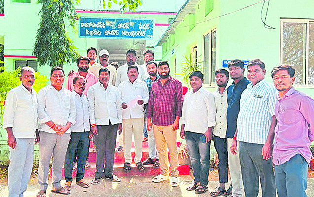 బగలాముఖిని దర్శించుకున్న ప్రముఖులు 1