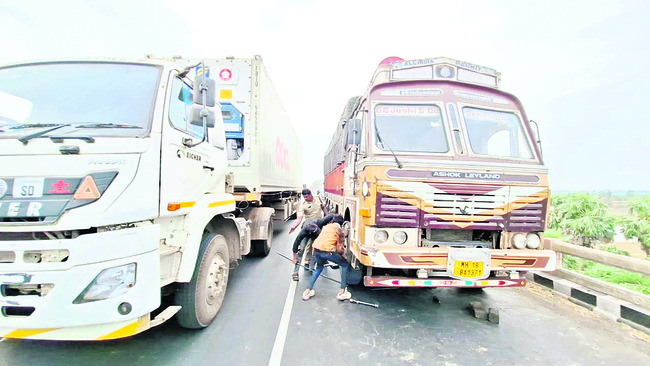మంత్రి తుమ్మలను కలిసిన ఖమ్మం డీసీసీ అధ్యక్షుడు2