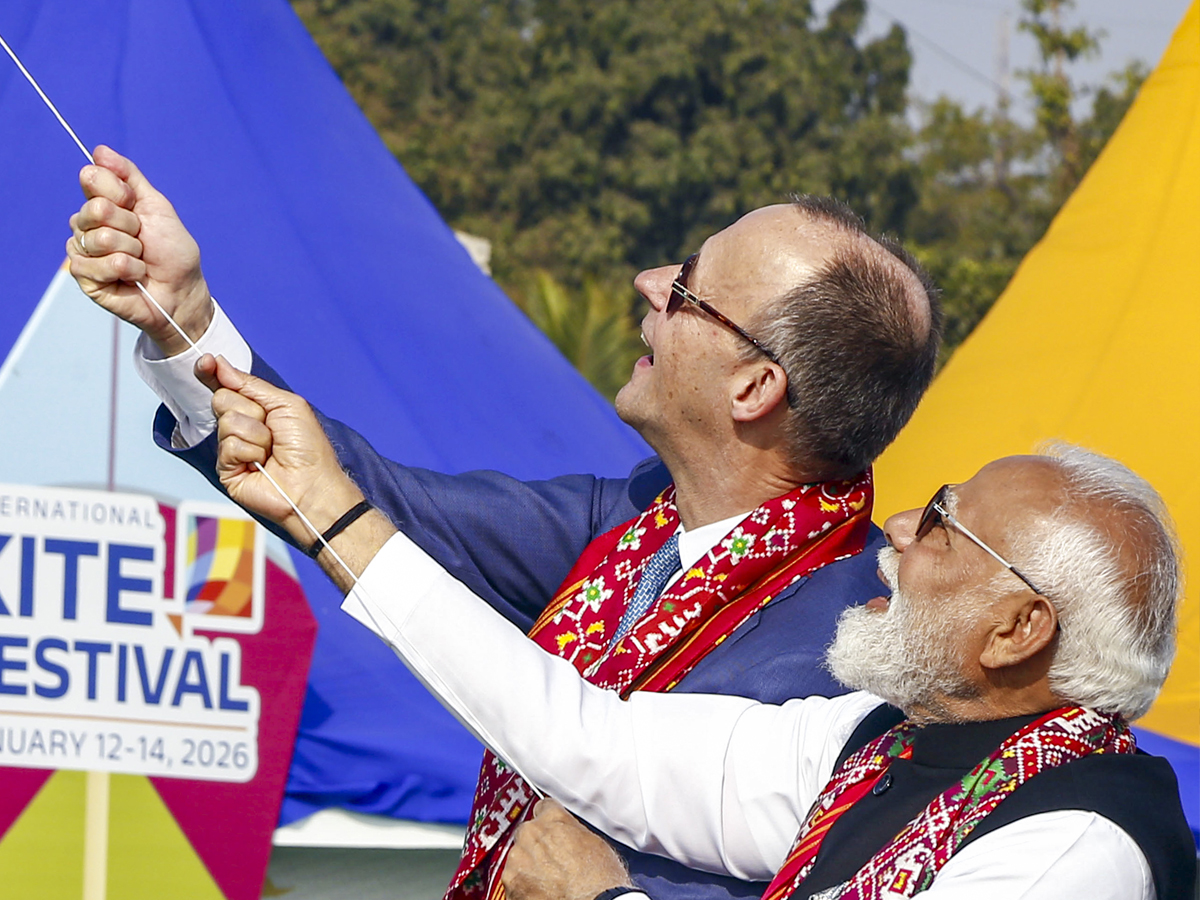 PM Modi kicks off International Kite Festival Photos4