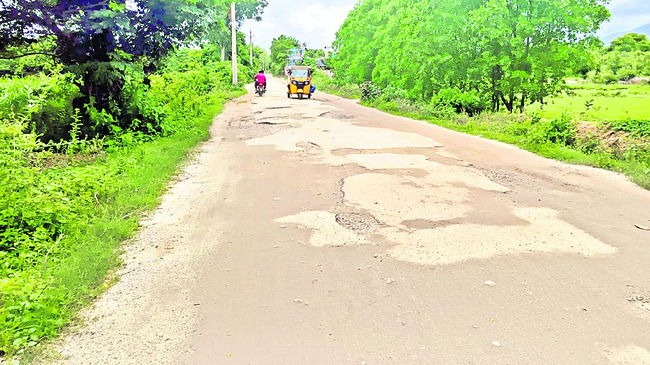 గతుకుల రోడ్లు1