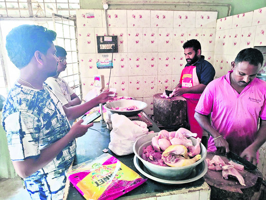 చికెన్‌ ధరలకు రెక్కలు1