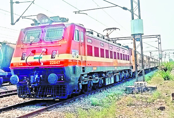 చుకు చుకు బండి.. పండక్కు లేదండి !1