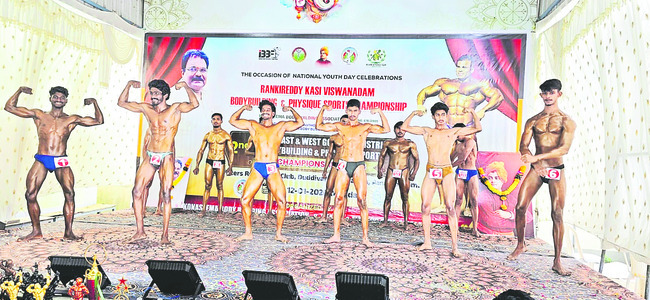 కండలు ప్రదర్శించి.. పతకాలు సాధించి.. 1