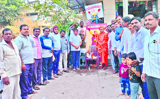 యువతకు వివేకానంద ఆదర్శప్రాయుడు1