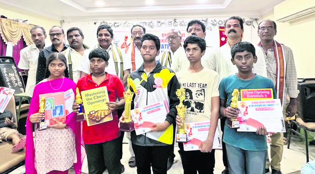 ఎయిడెడ్‌ విద్యా సంస్థలను ఆదరించాలి 2