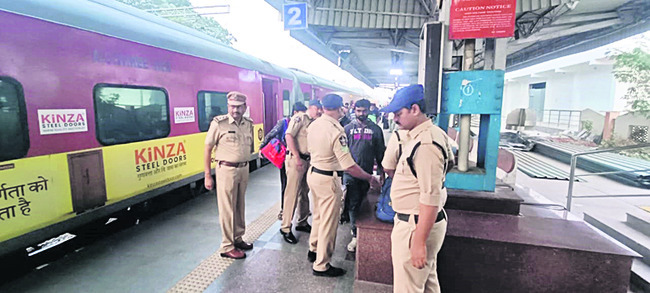 కోడి పందేలు చట్ట విరుద్ధం 2