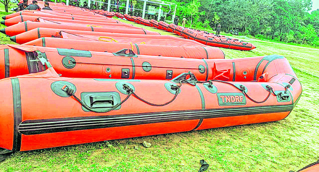 ఎన్‌డీఆర్‌ఎఫ్‌కు రబ్బర్‌ పడవలు 1