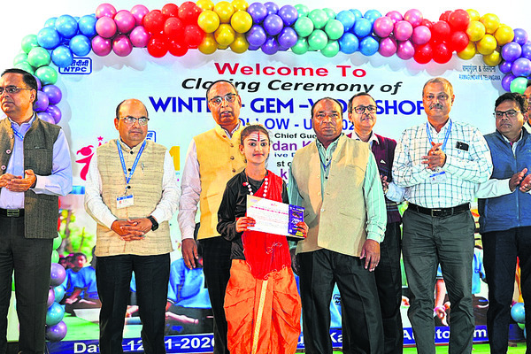 అర్జీలు పరిష్కరించాలి 1