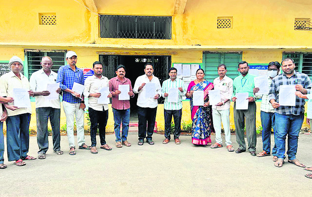 ముసాయిదా జాబితాపై పలు ఫిర్యాదులను తిరస్కరించిన అధికారుల1