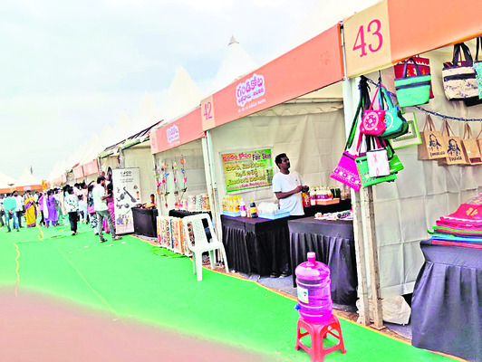 నీరుగారిన..ఉత్సవం 1