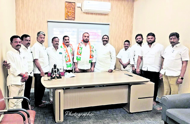 పోటాపోటీగా చేరికలు
1