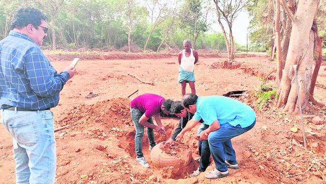 జిల్లాలో 9,844 మె.టన్నుల యూరియా
1