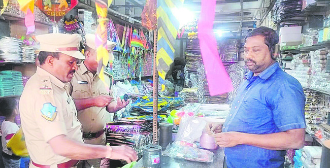 చైనా మాంజాలు  విక్రయిస్తే కఠిన చర్యలు 
1