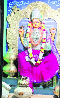 అమ్మరాకతో పులకించిన శంబర 3