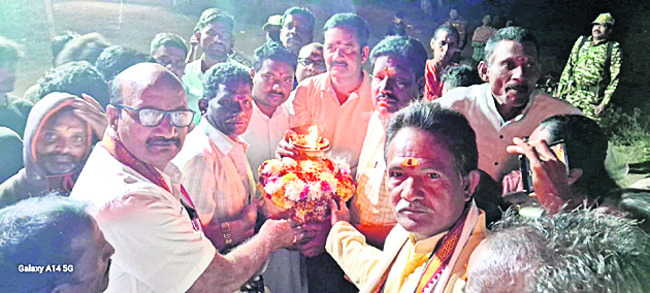 అమ్మరాకతో పులకించిన శంబర 2