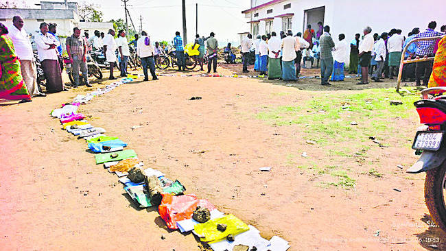 యూరియా కోసం రైతుల ఇక్కట్లు 1