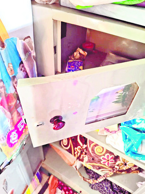 బోడబండలో పట్టపగలు భారీ చోరీ1